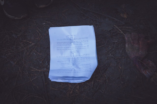 10 Tips: How to Read a Script While Looking Into the Camera